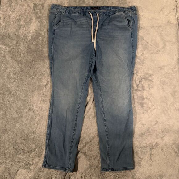 Torrid Pull-On Boyfriend Straight Super Soft Mid-Rise Jean - Picture 2 of 4